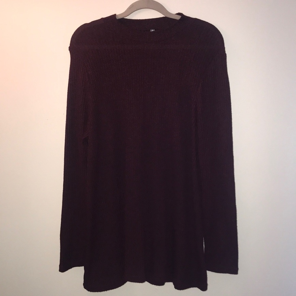 massini burgundy longer style sweater. size xl.